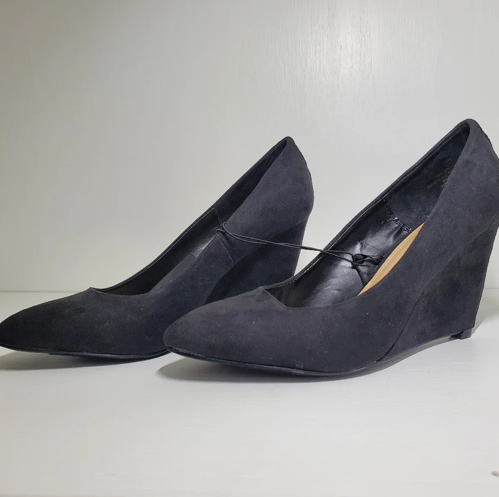 Classic Black Wedge Pumps - Express